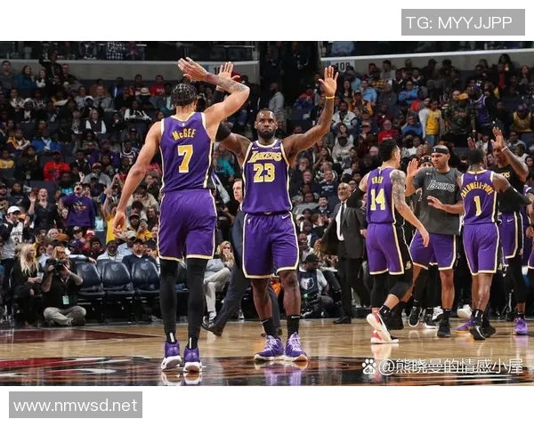 湖人对阵掘金精彩直播回顾及赛后分析2月15日赛事亮点总结