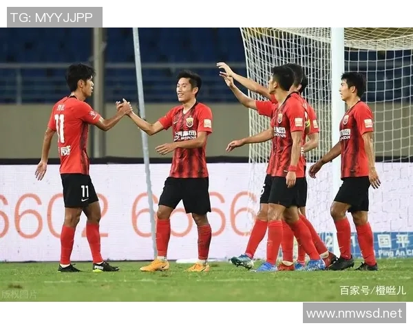 南京篮球队与重庆篮球队赛后复盘分析团队配合与战术执行的精彩瞬间 南京篮球队与重庆篮球队赛后复盘分析团队配合与战术执行的精彩瞬间