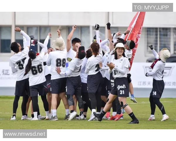 南京飞盘队包夹战术解析与飞盘运动的魅力探讨