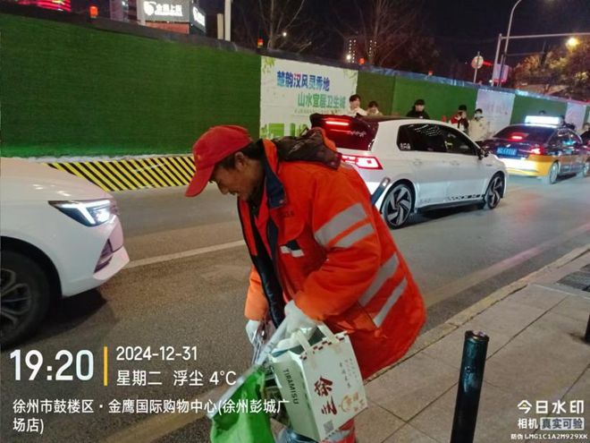 威尼斯wns·8885566守岗亭启新篇！徐州尽力保证跨大年夜市容次序(图2)