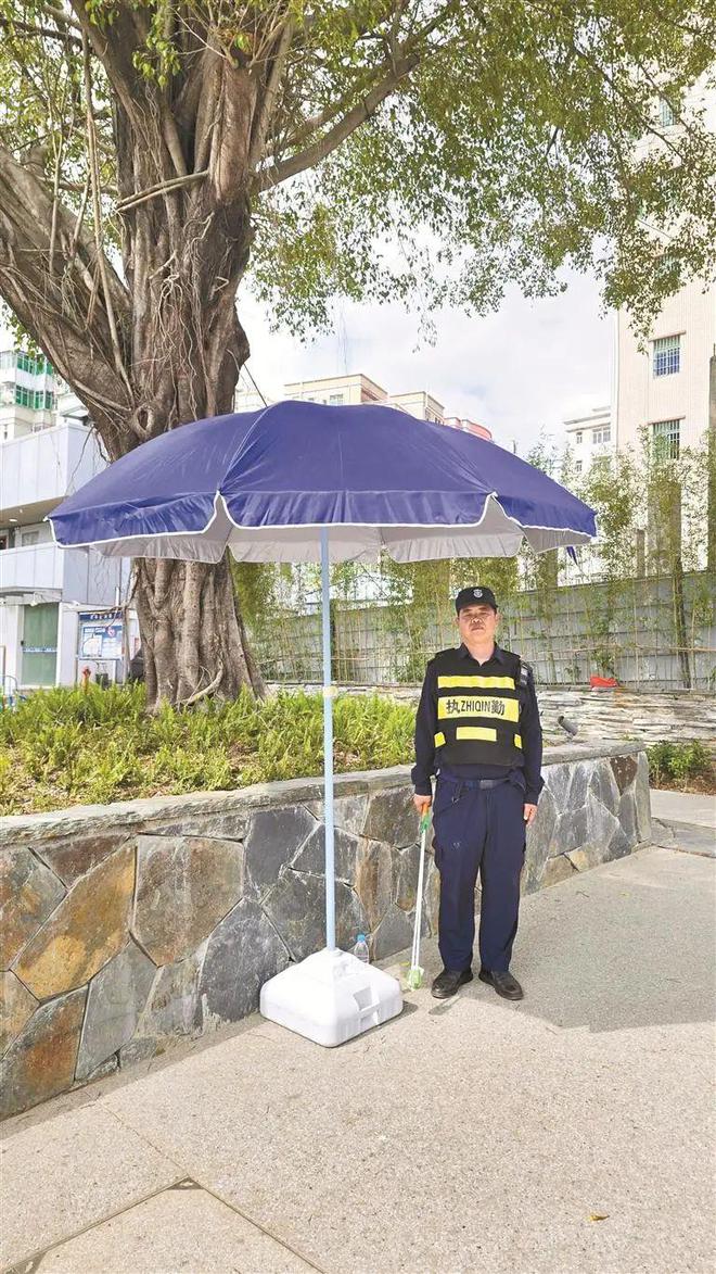 威尼斯wns·8885566“天降”遮阳伞让网民瞥见深圳速率