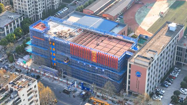 wns8885566合肥市望岳中学改扩建项目主体构造封顶
